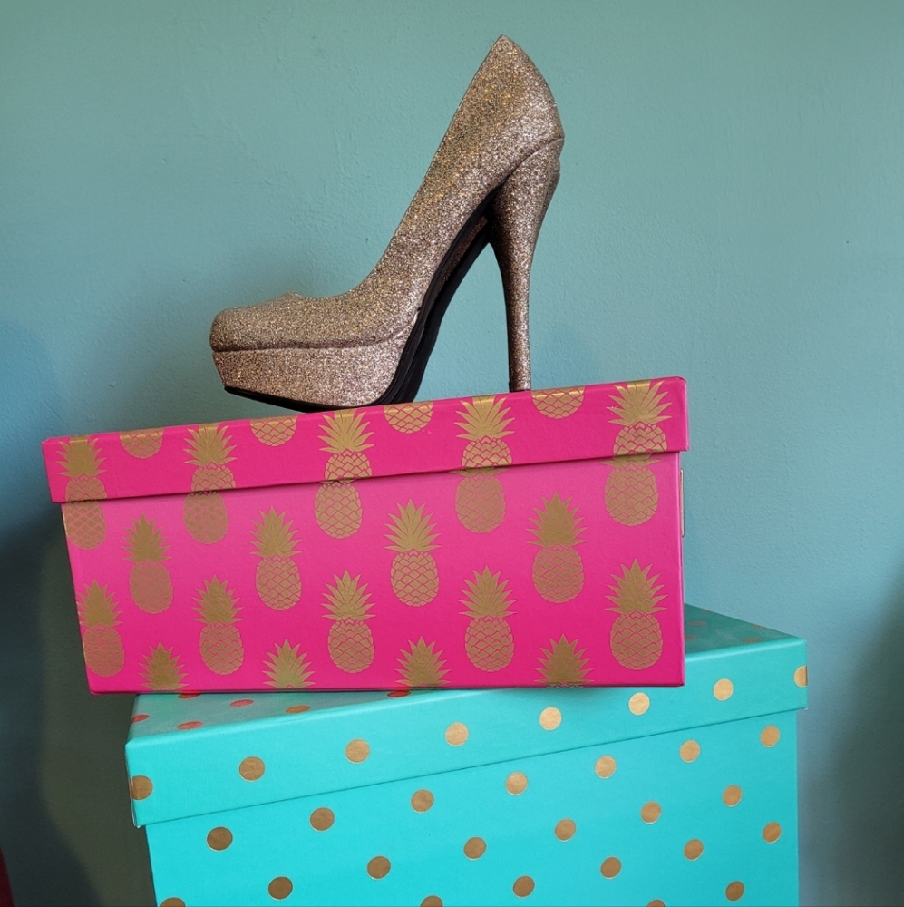 George gold heels 👠